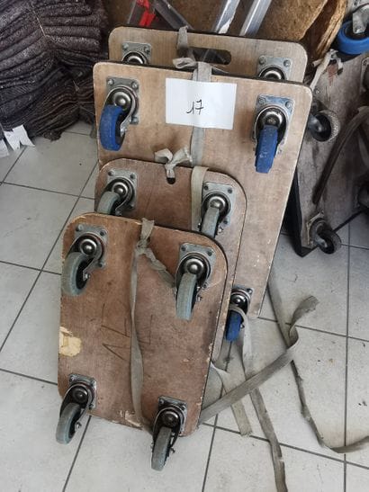 Quatre plateaux de manutention