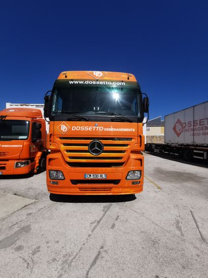 Véhicule MERCEDES modèle ACTROS porte conteneur...