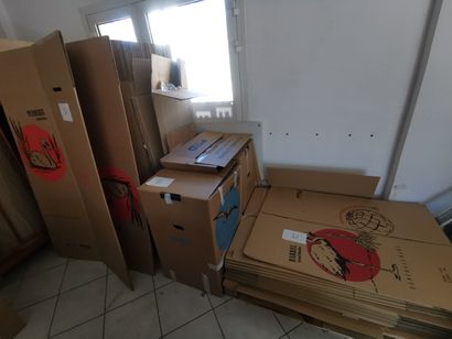 Lot de carton comprenant : 
14 barrels de...