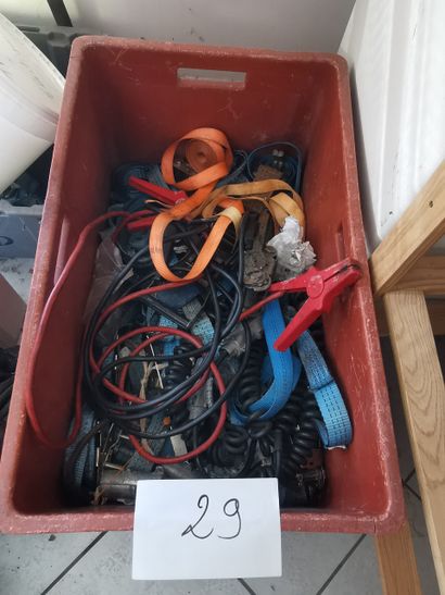 Pinces 
Deux rallonges électrique 
Boite...