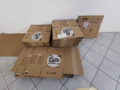63 cartons livres
19 cartons renforcé 
Stock...