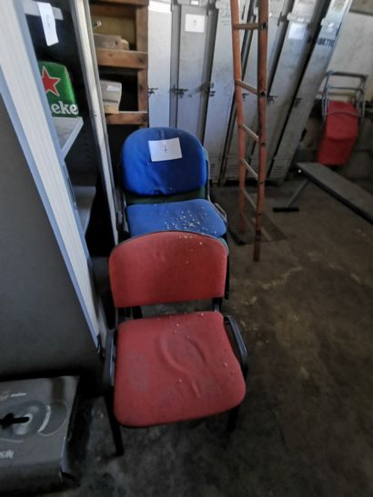 5 chaises de bureau (mauvais état)