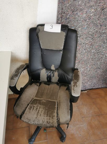 Fauteuil en suédine 
Canapé en suédine 
Etagère...