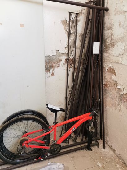 tringles métallique 
Vélo
