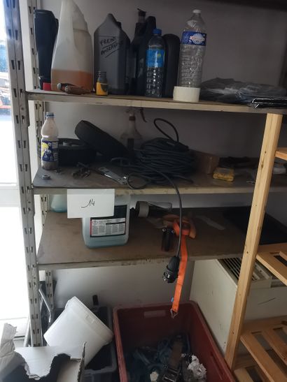 Etagère métallique 
Etagère en pin
