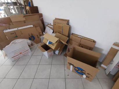 63 cartons livres
19 cartons renforcé 
Stock...