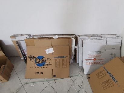 63 cartons livres
19 cartons renforcé 
Stock...