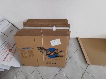 63 cartons livres
19 cartons renforcé 
Stock...