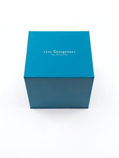 LES GEORGETTES 
Bracelet en metal dore et...