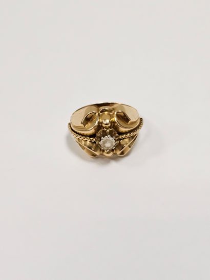TRAVAIL FRANÇAIS
BAGUE en or jaune 750° ornée...