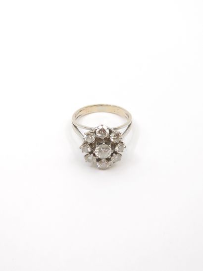 BAGUE MARGUERITE en or et platine ornée d'un...