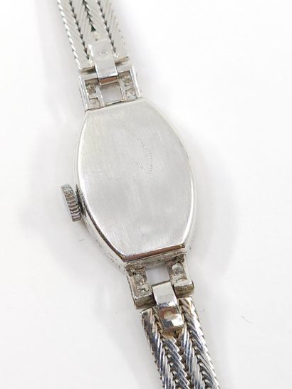 TRAVAIL ART DECO 
Montre bracelet en or gris...