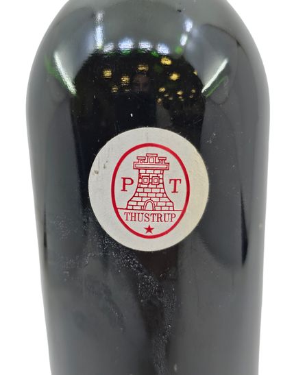 PETRUS 1976 Pomerol grand vin
Bottle of red...