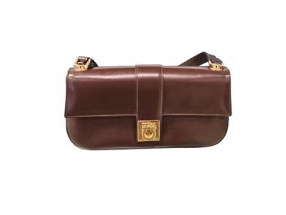 SALVATORE FERRAGAMO
Sac baguette en cuir...