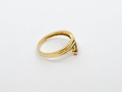 BAGUE en or jaune 750°ornée de trois émeraudes...