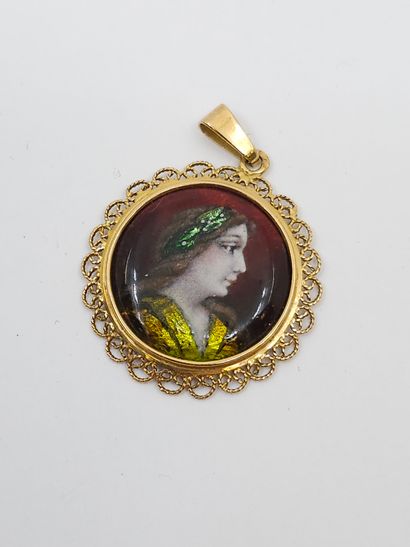 LIMOGES H MARTY 
Pendentif en or jaune 750°...