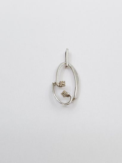 PENDENTIF en or gris 750° ornée de deux diamants...