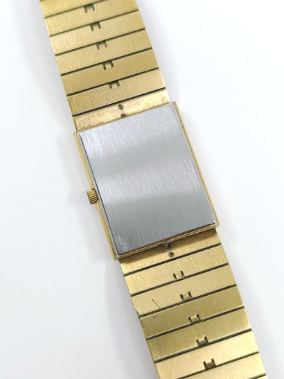 LIP 
Montre bracelet en métal doré 
Mouvement...