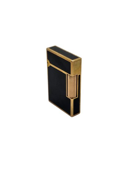 DUPONT
Briquet en laque et plaqué or
Dans...