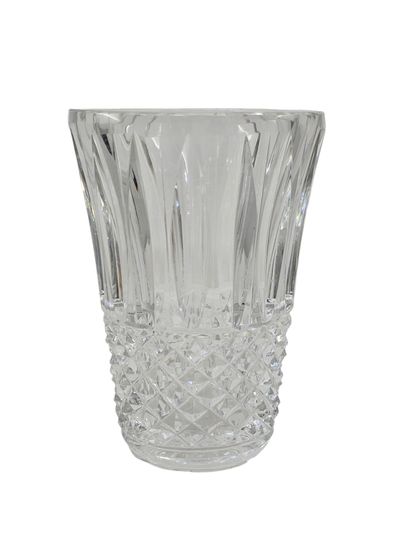 SAINT LOUIS 
Large cut-crystal vase 
Size:...