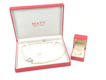 MATY 
Collier de perles choker, fermoir en...
