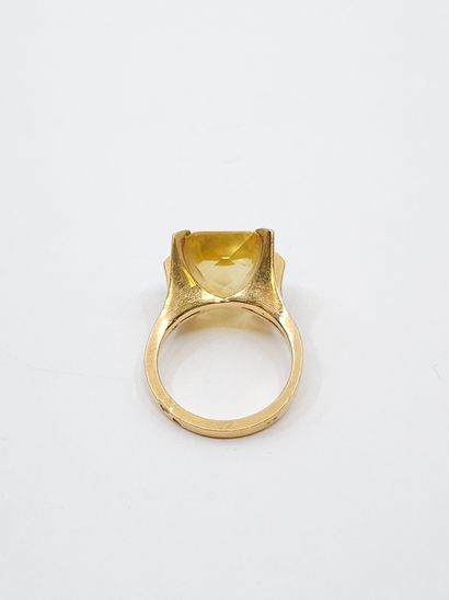 BAGUE en or jaune 750° ornée d'une citrine...