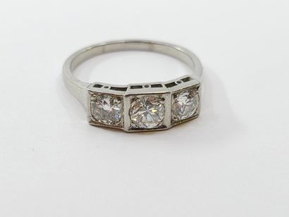 TRAVAIL Français 
Bague jarretière en platine...
