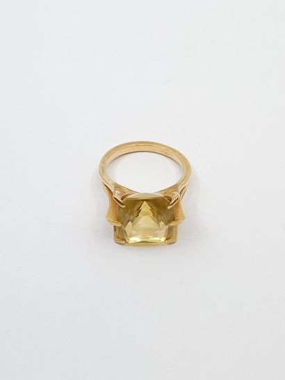 BAGUE en or jaune 750° ornée d'une citrine...