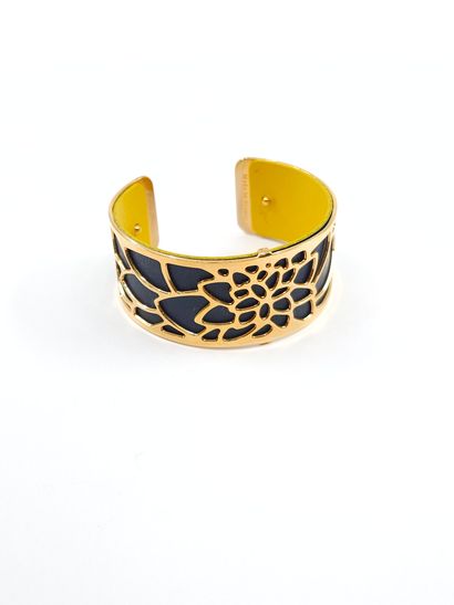 LES GEORGETTES 
Bracelet en métal doré et...