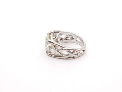 IMPORTANTE BAGUE en or gris 750°, monture...