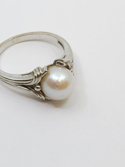 BAGUE en or gris 750° ornée d'une perle
Poids...