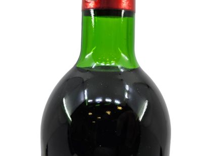 PETRUS 1976 Pomerol grand vin
Bottle of red...