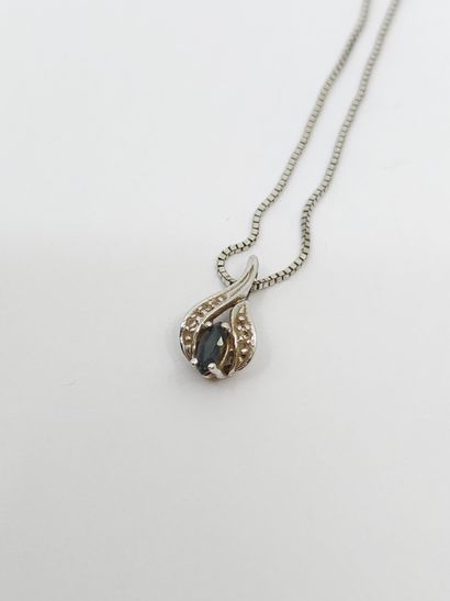 CHAINE en or gris 750° avec son pendentif...