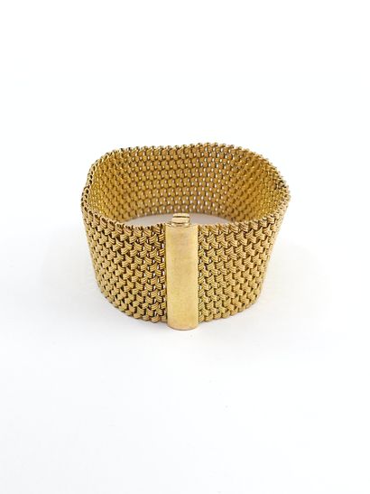 TRAVAIL ETRANGER
BRACELET manchette en or...