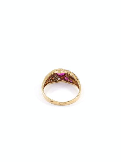 BAGUE en or jaune 750° ornée d'un rubis en...