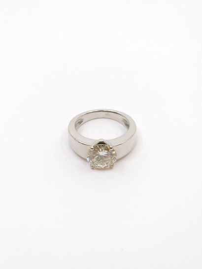 BAGUE en or gris 750° sertie d'un diamant...