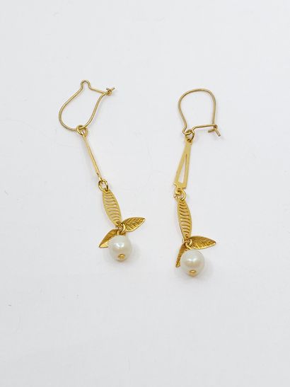 PAIRE de pendants d'oreilles en or jaune...
