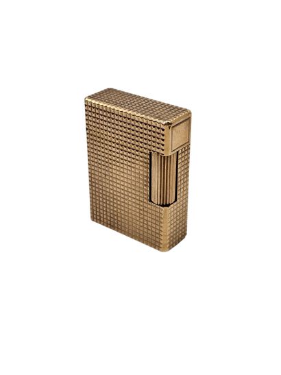 DUPONT
Briquet en métal doré