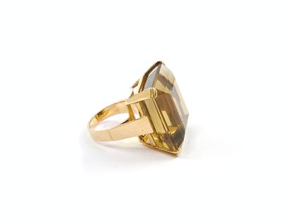 IMPORTANTE bague Cocktail en or jaune 750°...