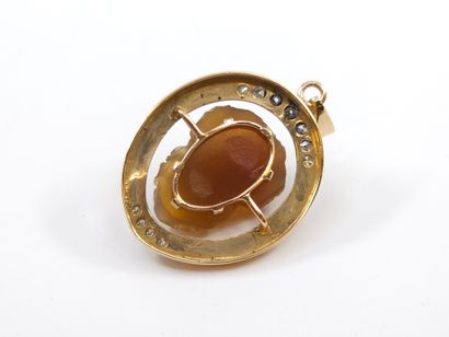 PENDENTIF en or deux tons 750° orné d'un...
