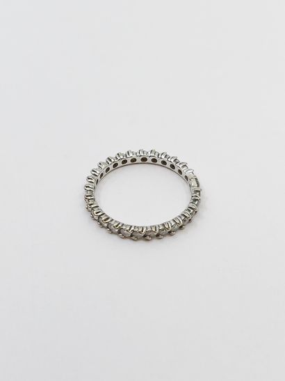 LOT comprenant : 
Bague marguerite en or...