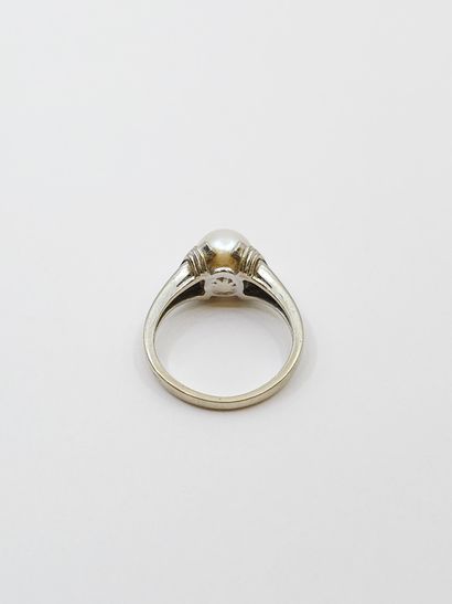 BAGUE en or gris 750° ornée d'une perle
Poids...