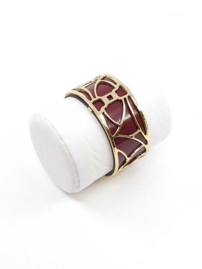 LES GEORGETTES 
Bracelet en metal dore et...