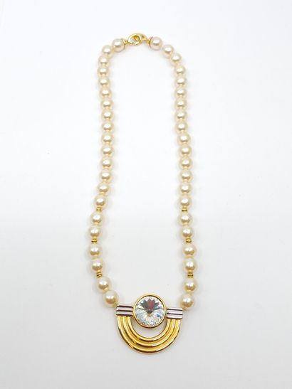 LANCEL
COLLIER de perles et métal doré, motif...