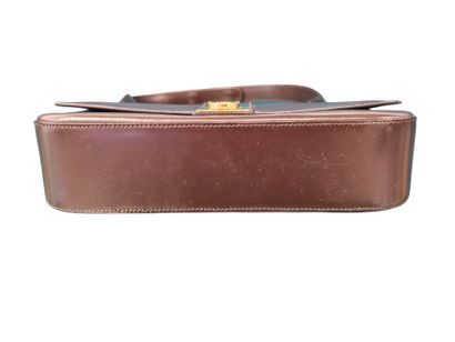 SALVATORE FERRAGAMO
Sac baguette en cuir...