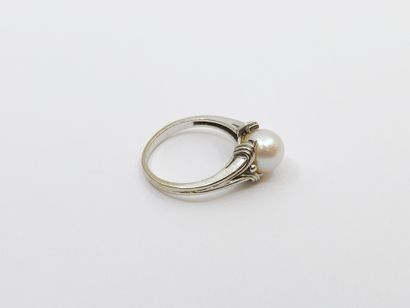 BAGUE en or gris 750° ornée d'une perle
Poids...