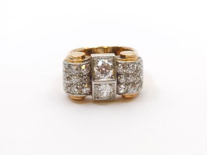 BAGUE en or deux tons 750° ornée de diamants...