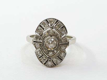 TRAVAIL Français 
Bague en or et platine...