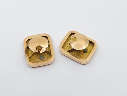 PAIRE DE BOUTONS DE MANCHETTES en or jaune...