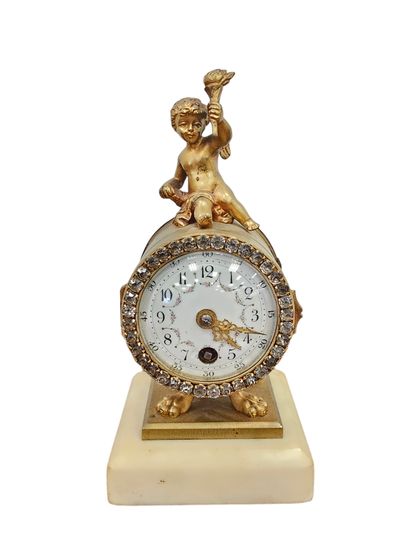 TRAVAIL FRANCAIS FIN XIX
Pendulette en bronze...